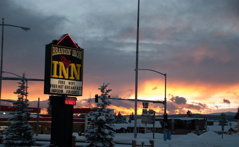 Brandin' Iron Inn Вест-Йеллоустоун Екстер'єр фото
